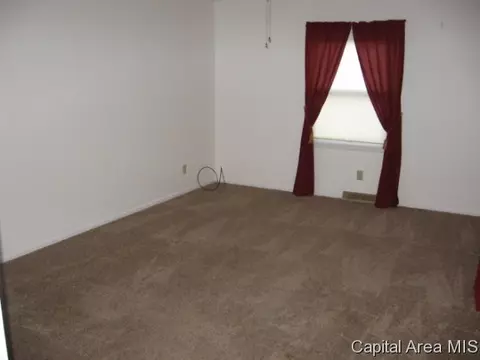 1328 Valley Dr, Springfield, IL 62702 photo 3