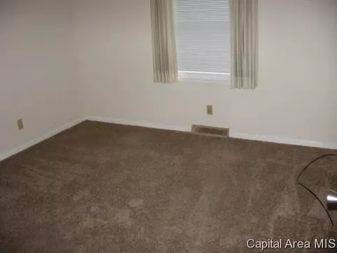 1328 Valley Dr, Springfield, IL 62702 photo 9