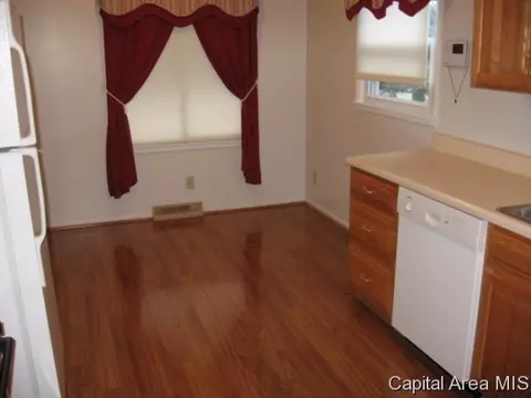 1328 Valley Dr, Springfield, IL 62702 photo 6