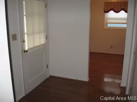 1328 Valley Dr, Springfield, IL 62702 photo 2