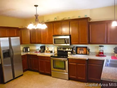 850 S Macarthur Blvd, Springfield, IL 62704 photo 9