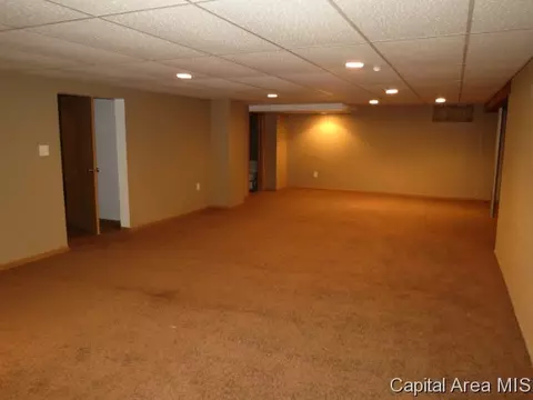 2212 E Reservoir St, Springfield, IL 62702 photo 12