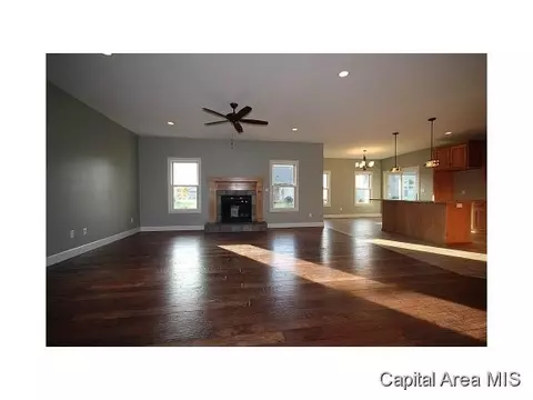 2001 West Rd, Springfield, IL 62711 photo 2