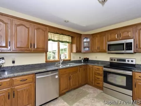 508 Teal Dr, Chatham, IL 62629 photo 6
