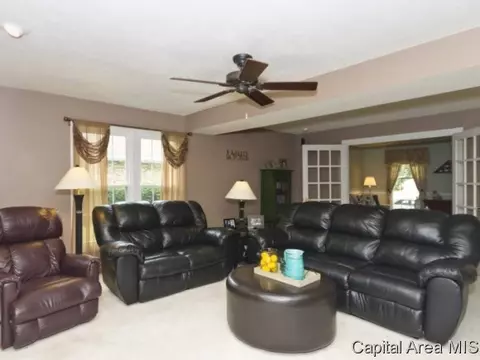 3204 Red Bud Ln, Springfield, IL 62712 photo 6