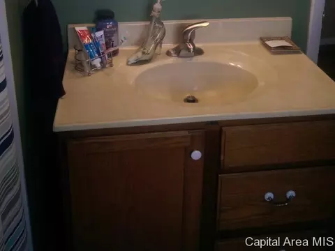 129 E Stoddard, Virden, IL 62690 photo 6