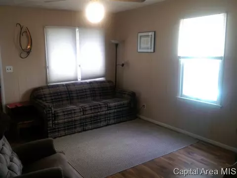129 E Stoddard, Virden, IL 62690 photo 3