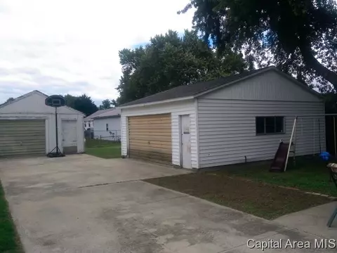 129 E Stoddard, Virden, IL 62690 photo 16