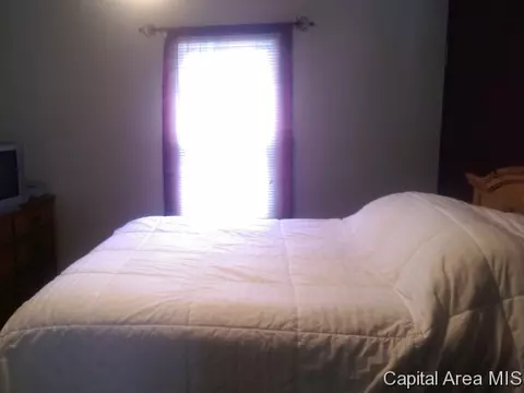 129 E Stoddard, Virden, IL 62690 photo 17