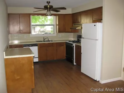 9 Marian Ln, Springfield, IL 62704 photo 2