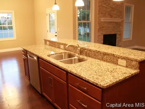 1605 Hoechester Rd, Springfield, IL 62712 photo 5
