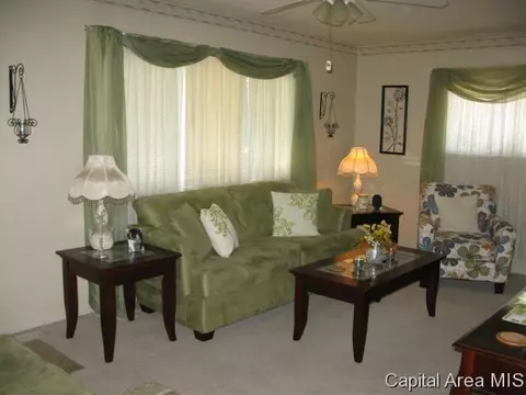 1817 Greentree Rd, Springfield, IL 62703 photo 2