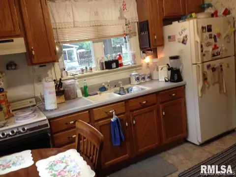 3110 E Division, Springfield, IL 62702 photo 3