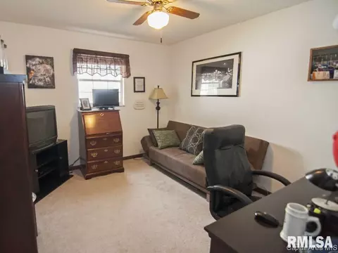 2633 Idlewild Dr, Springfield, IL 62704 photo 2