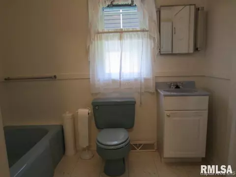 916 E Black Ave, Springfield, IL 62702 photo 7