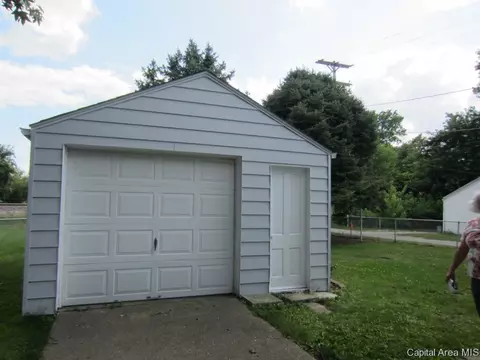 916 E Black Ave, Springfield, IL 62702 photo 2