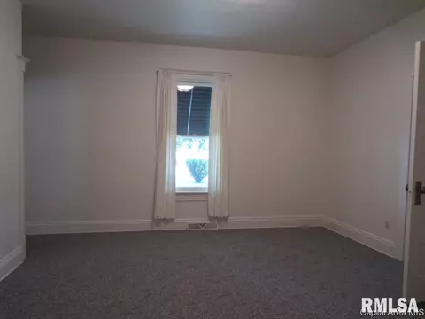 916 E Black Ave, Springfield, IL 62702 photo 5
