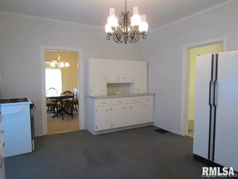 916 E Black Ave, Springfield, IL 62702 photo 6