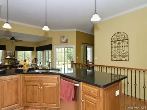 2401 Pebble Beach Dr, Springfield, IL 62704 photo 10