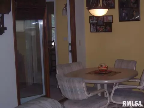 2524 Austin Dr, Springfield, IL 62704 photo 7