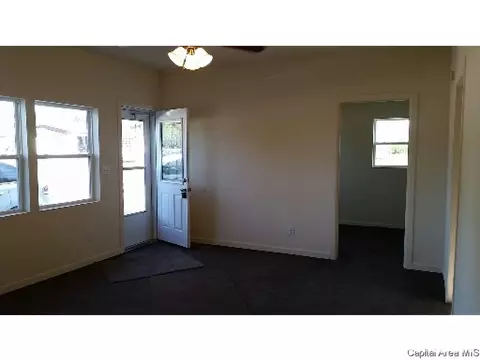 102 E Spruce St, Chatham, IL 62629 photo 2