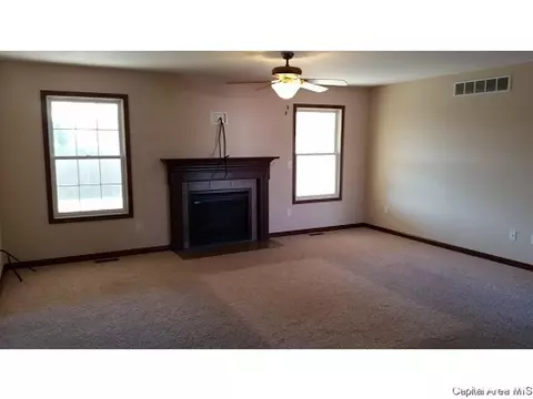 620 Willows Ave, Chatham, IL 62629 photo 3
