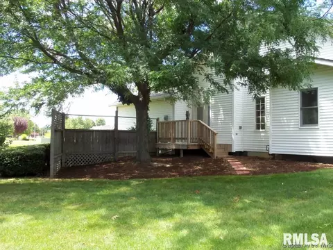 3301 Crystal Lake Dr, Springfield, IL 62707 photo 2