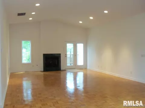 3301 Crystal Lake Dr, Springfield, IL 62707 photo 3