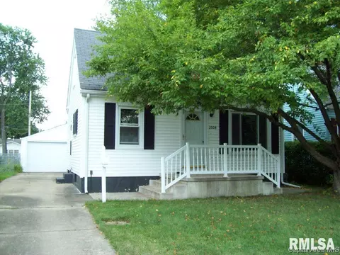 2004 N 22nd St, Springfield, IL 62702 photo 1