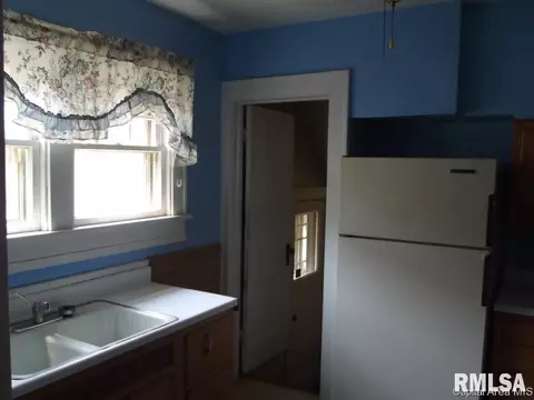 219 N Douglas, Springfield, IL 62702 photo 7