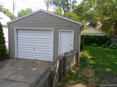 1704 S Pasfield St, Springfield, IL 62704 photo 3