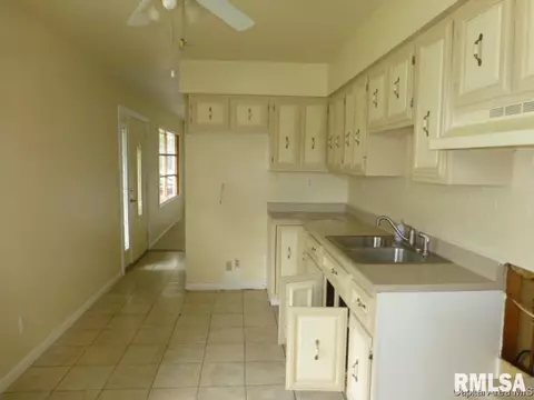 11 Fox Ct, Springfield, IL 62703 photo 3