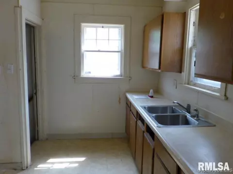 2124 S 11th Street St, Springfield, IL 62703 photo 6