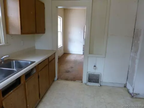2124 S 11th Street St, Springfield, IL 62703 photo 5
