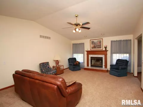 2217 Checkerberry Ln, Springfield, IL 62711 photo 2