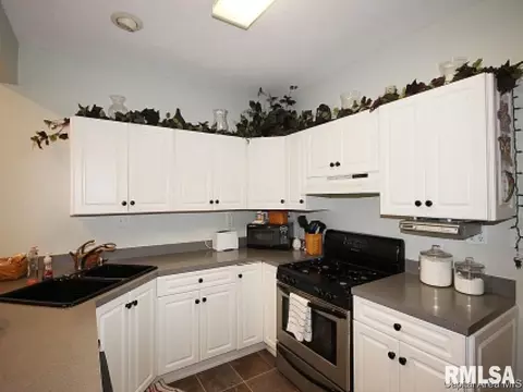 174 E Jackson St, Auburn, IL 62615 photo 8