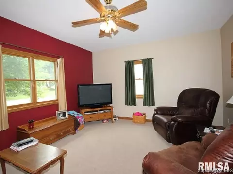 174 E Jackson St, Auburn, IL 62615 photo 4