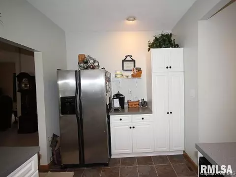 174 E Jackson St, Auburn, IL 62615 photo 9