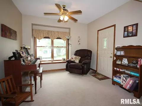 174 E Jackson St, Auburn, IL 62615 photo 6