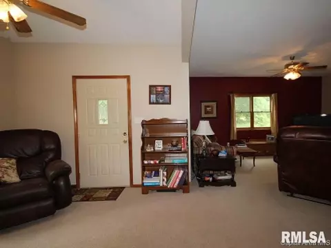 174 E Jackson St, Auburn, IL 62615 photo 2