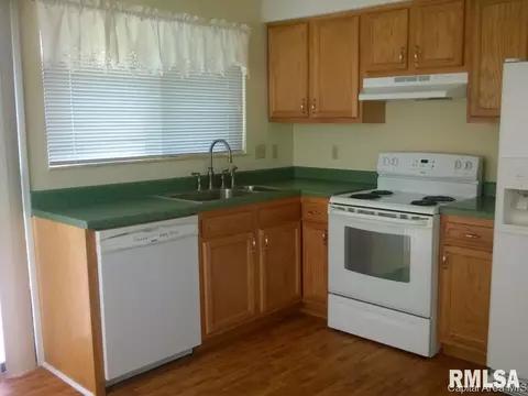 10 Juniper Ln, Springfield, IL 62704 photo 2