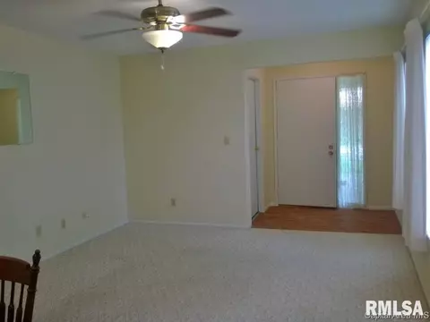 10 Juniper Ln, Springfield, IL 62704 photo 4