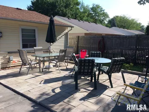 2712 Black Ave, Springfield, IL 62702 photo 2