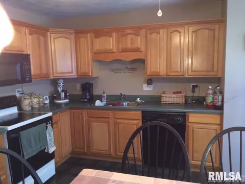2712 Black Ave, Springfield, IL 62702 photo 4