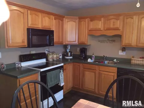 2712 Black Ave, Springfield, IL 62702 photo 3