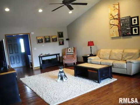408 E Oak Grv, Athens, IL 62613 photo 3