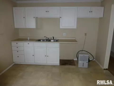 1831 Fairfield Dr, Springfield, IL 62702 photo 8