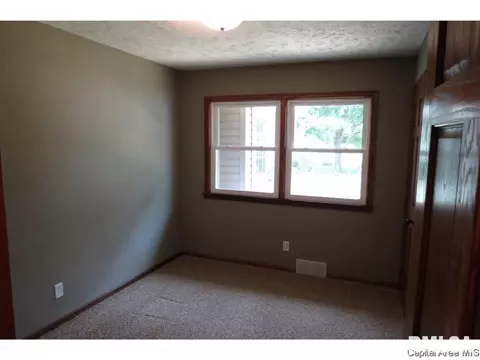 1821 E Black Ave, Springfield, IL 62702 photo 9