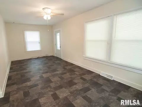 2425 S 4th St, Springfield, IL 62703 photo 5