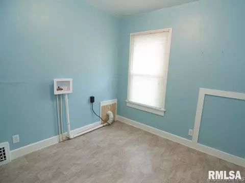 2425 S 4th St, Springfield, IL 62703 photo 13